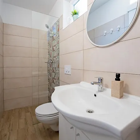 Casa Ulika In - Haus Fuer 2-3 Personen Pola